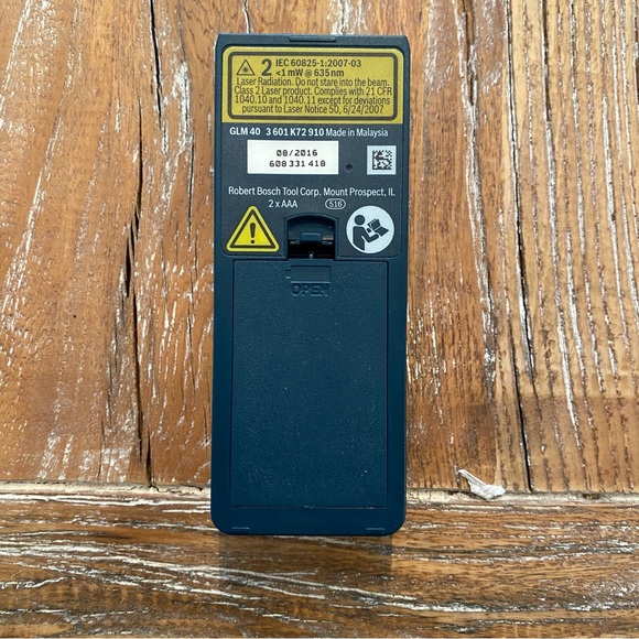 BOSCH Model GLM 40 Blaze 135ft Professional Laser Measuring Tool and Case - Picture 2 of 11